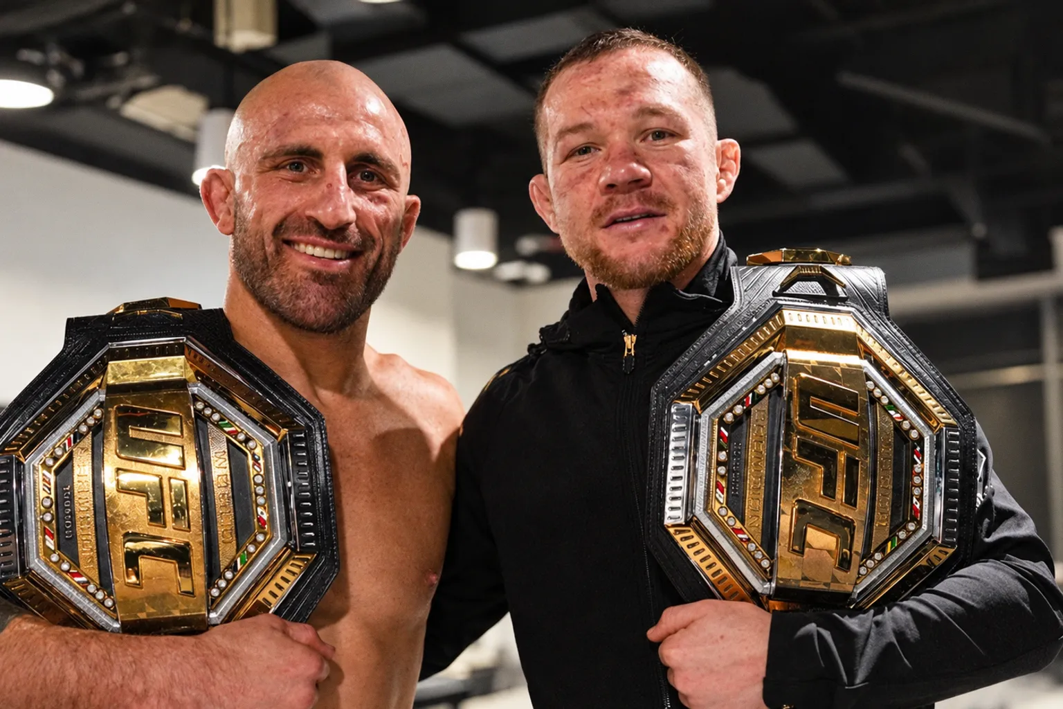 Итоги турнира UFC: защита поясов Волкановски и Петра Яна