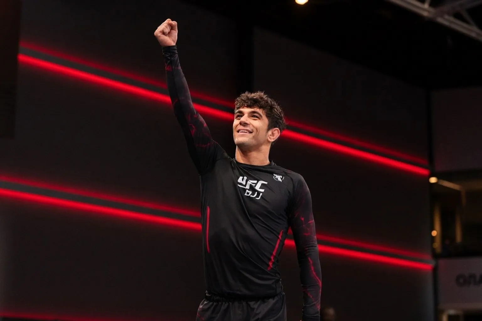 Майки Мусумечи оставляет титул UFC BJJ ради карьеры в смешанных единоборствах