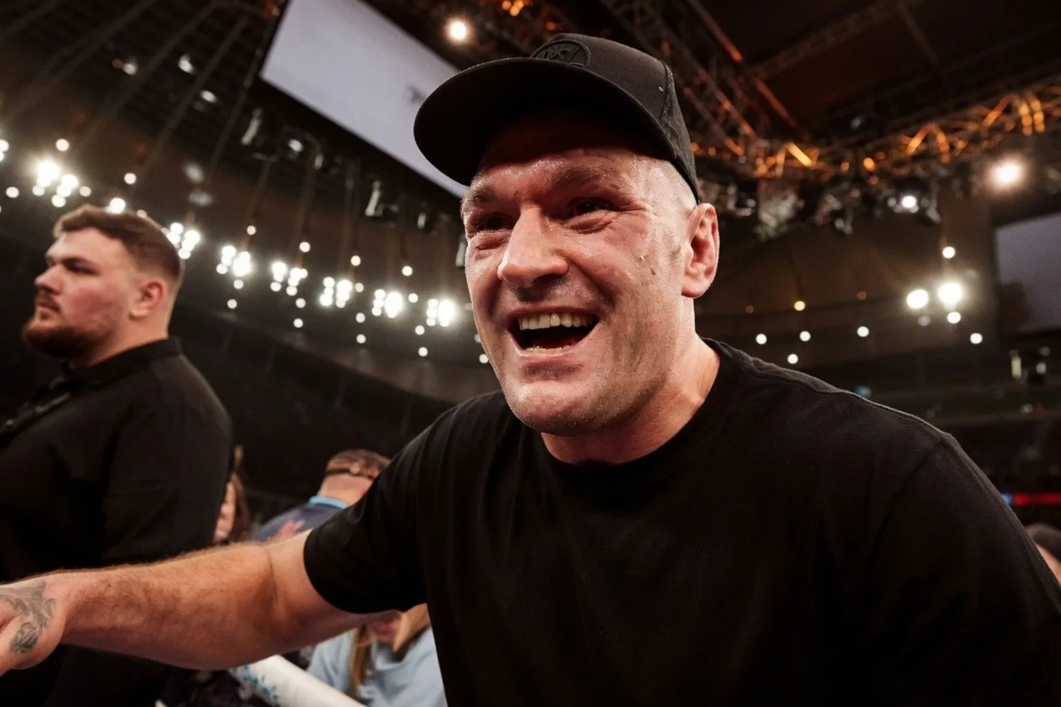 Тайсон Фьюри против Энтони Джошуа: долгожданный бой за титул WBA в Кардиффе